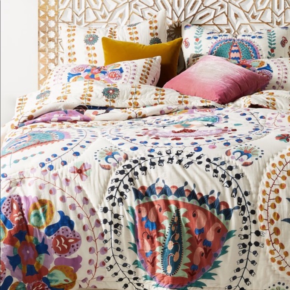 Anthropologie Other - EUC Anthropologie king quilt w 4 shams